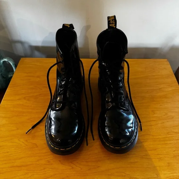 1460 Glossy Black Dr. Martens- Size US 8 - Picture 3 of 13